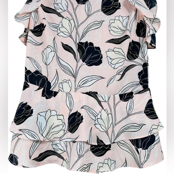 Banana Republic ruffle sleeve floral blouse, Size 2, pink, Feminine Office - Picture 5 of 6